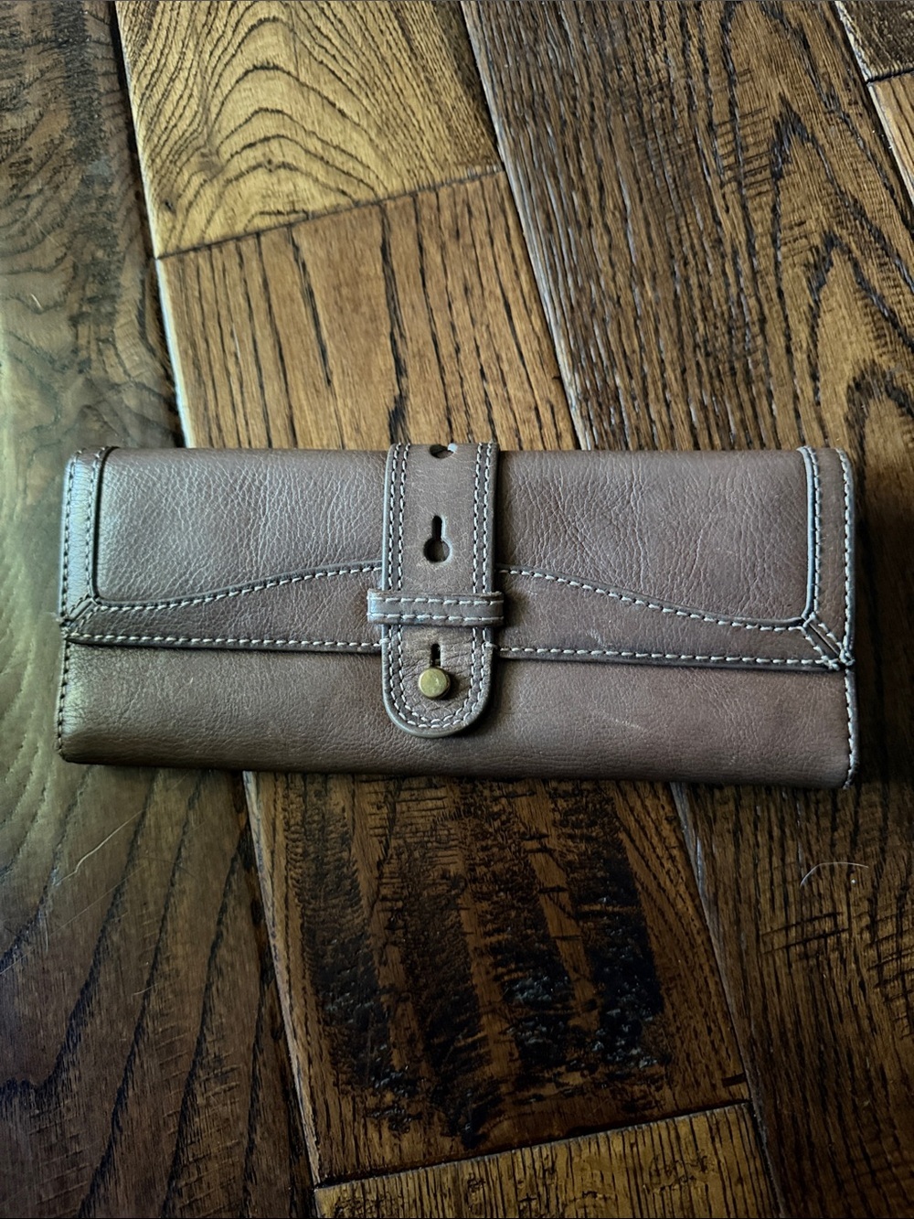 FOSSIL FIFTY FOUR Brown Leather Wallet with Contrast Stitching